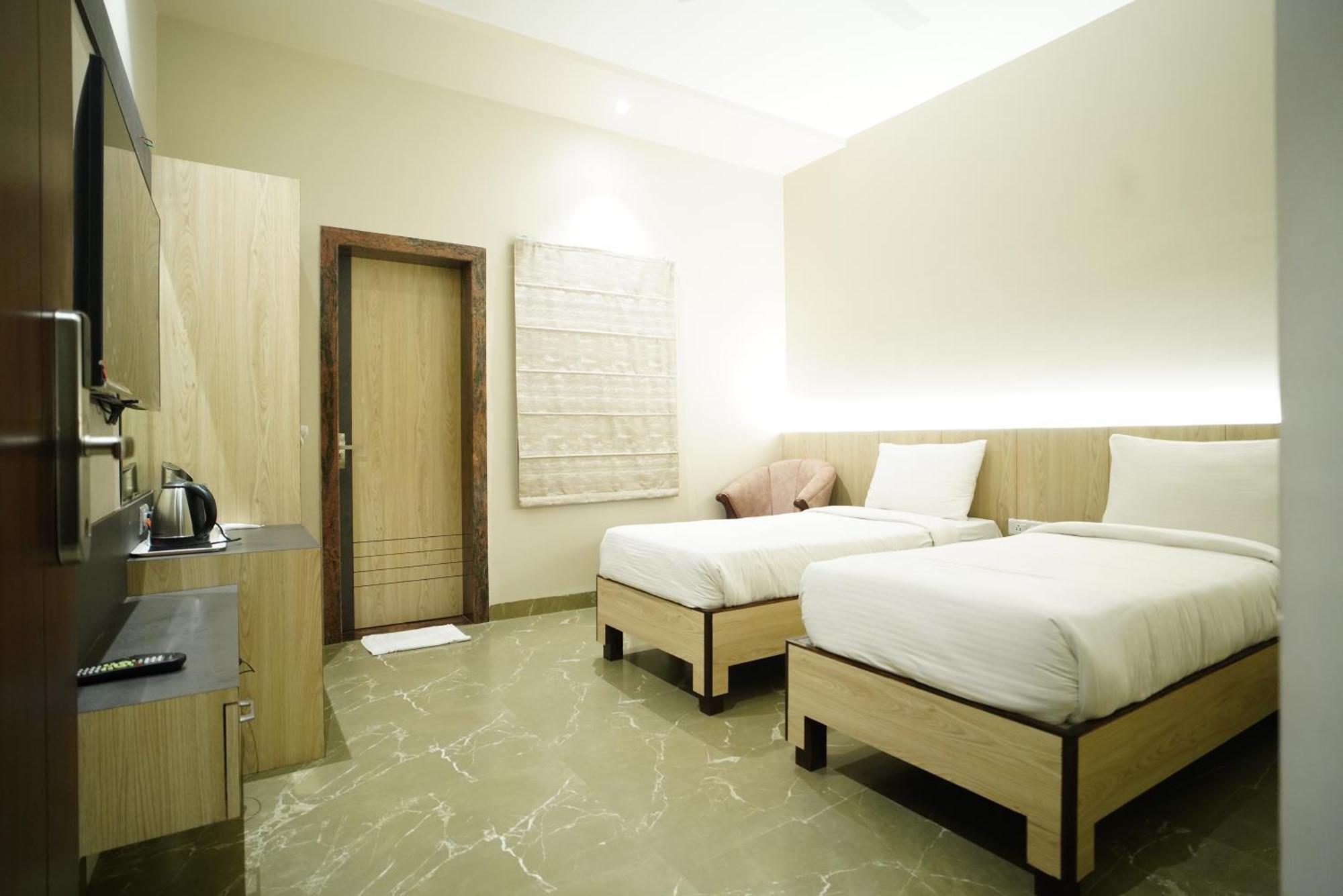 Grand 3* Varanasi