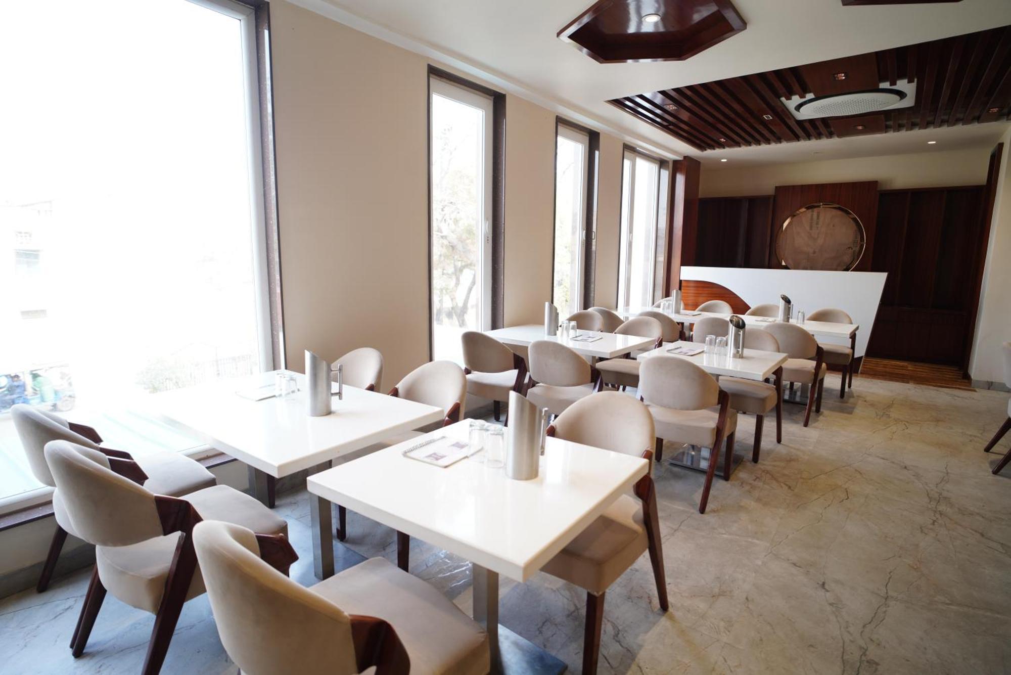 Grand 3* Varanasi